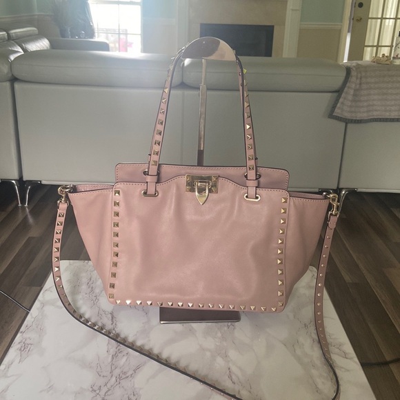 🇮🇹VALENTINO GARAVANI VITELLO ROCKSTUD Bag/Tote in ROSE WATER with COA & insert - Picture 3 of 16